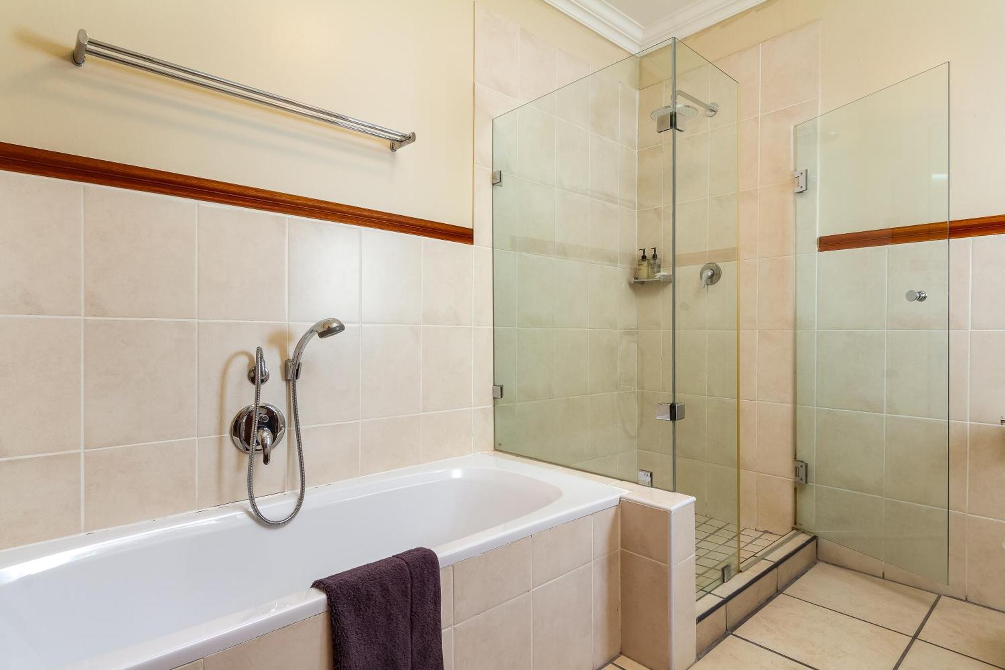 Noordhoek Village Hotel Bagian luar foto