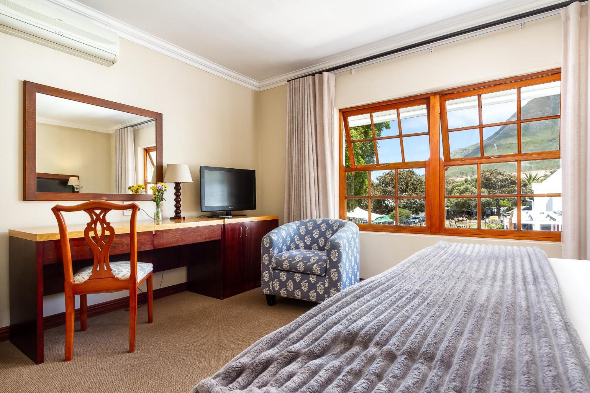Noordhoek Village Hotel Bagian luar foto